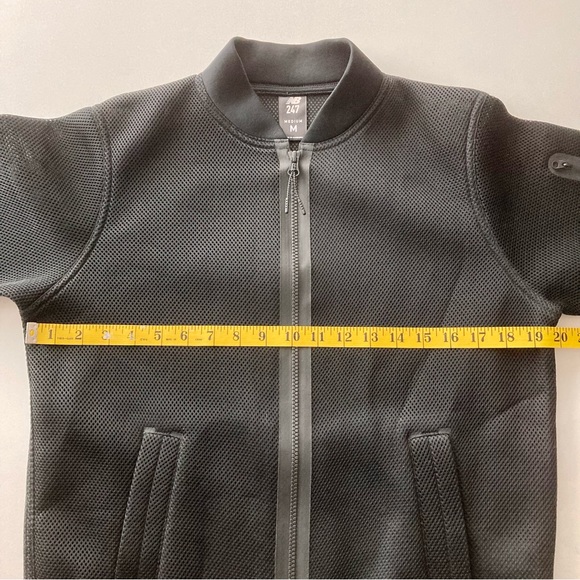New Balance Women’s Polyester Mesh Bomber jacket 24/7 In Black Size Medium - Picture 8 of 13